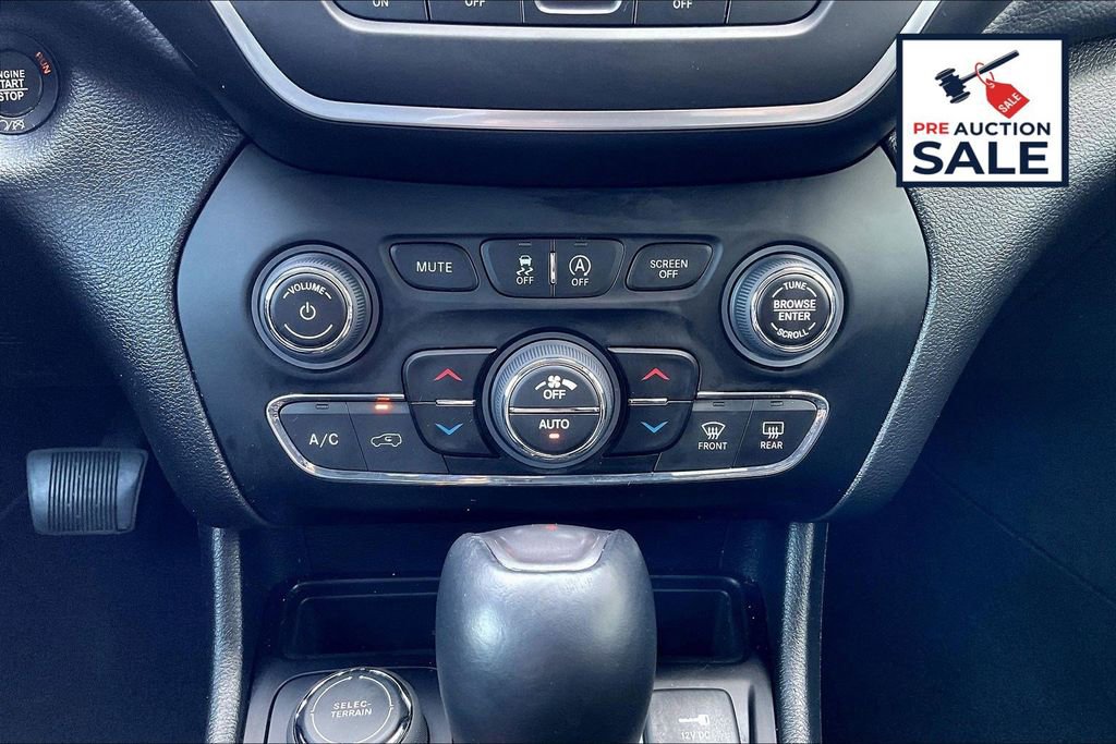 Used 2023 Jeep Cherokee Altitude Lux AWD/4WD image 31