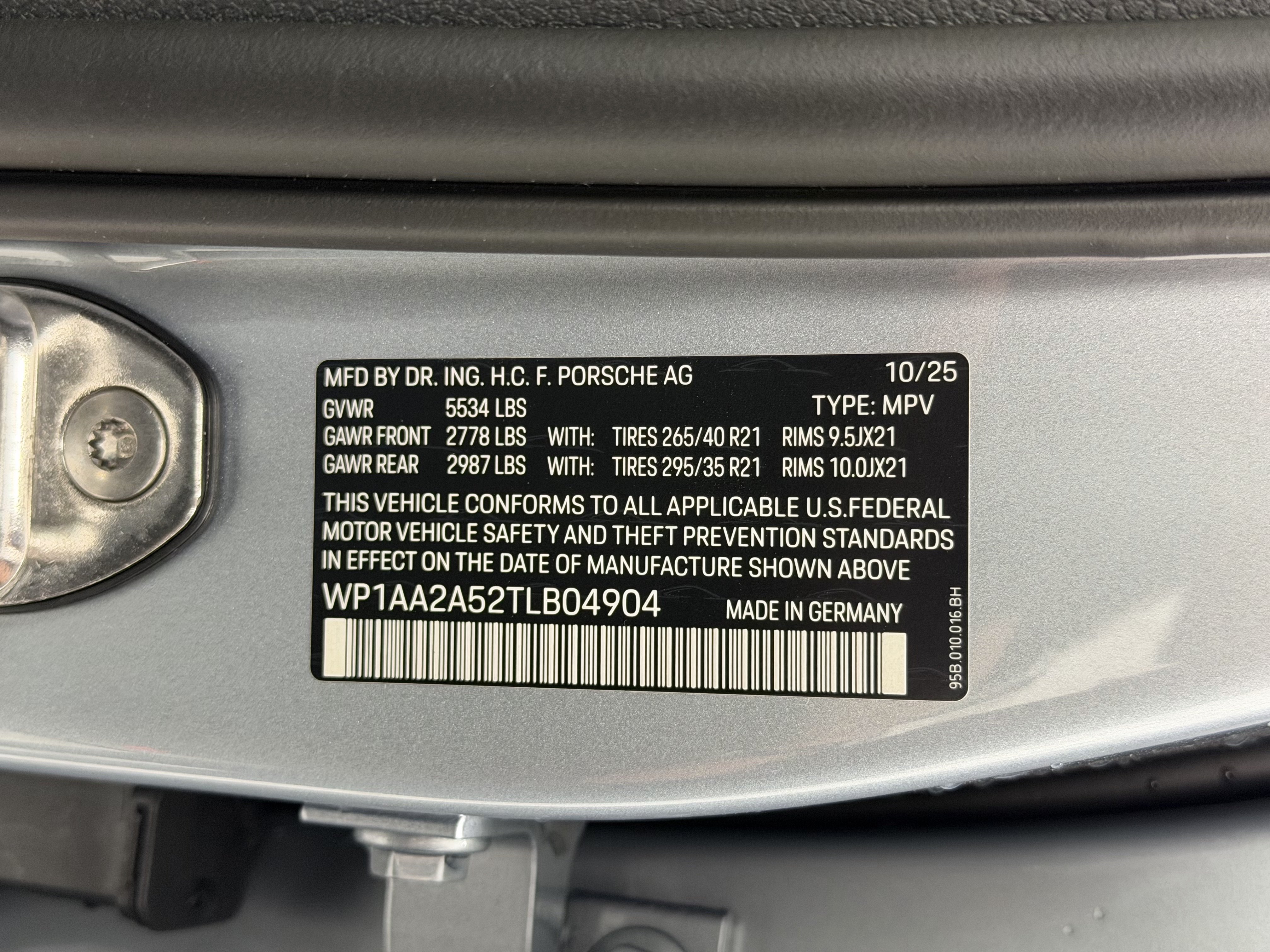 Certified 2026 Porsche Macan AWD/4WD image 59