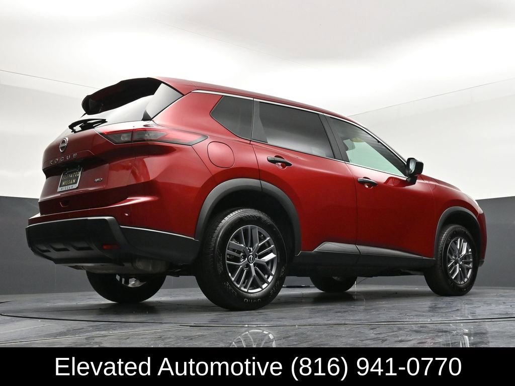 Used 2025 Nissan Rogue S image 29