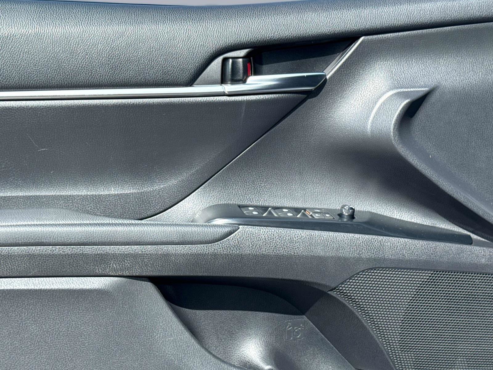 Used 2019 Toyota Camry SE image 16