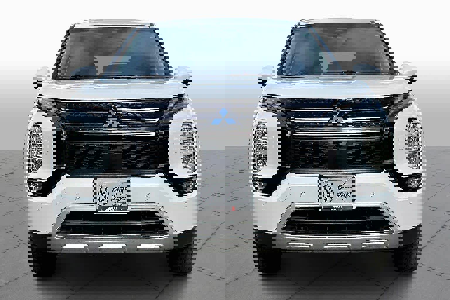 Used 2023 Mitsubishi Outlander SE image 3