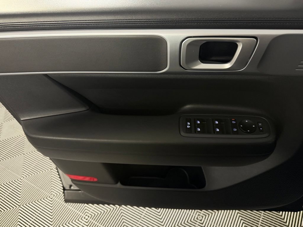 Used 2025 Hyundai Santa Fe SE FWD image 27