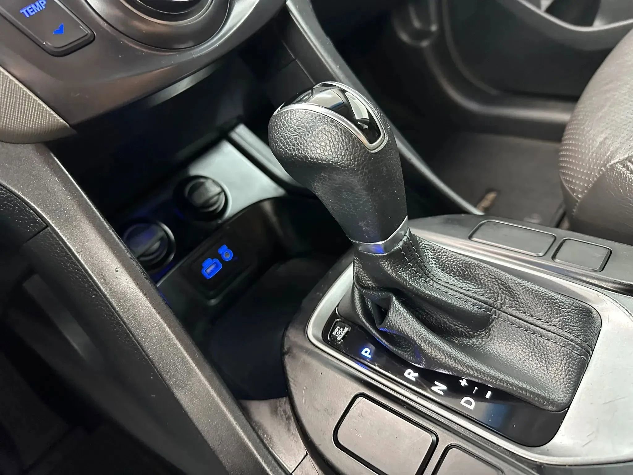 Used 2017 Hyundai Santa Fe SE AWD/4WD image 25