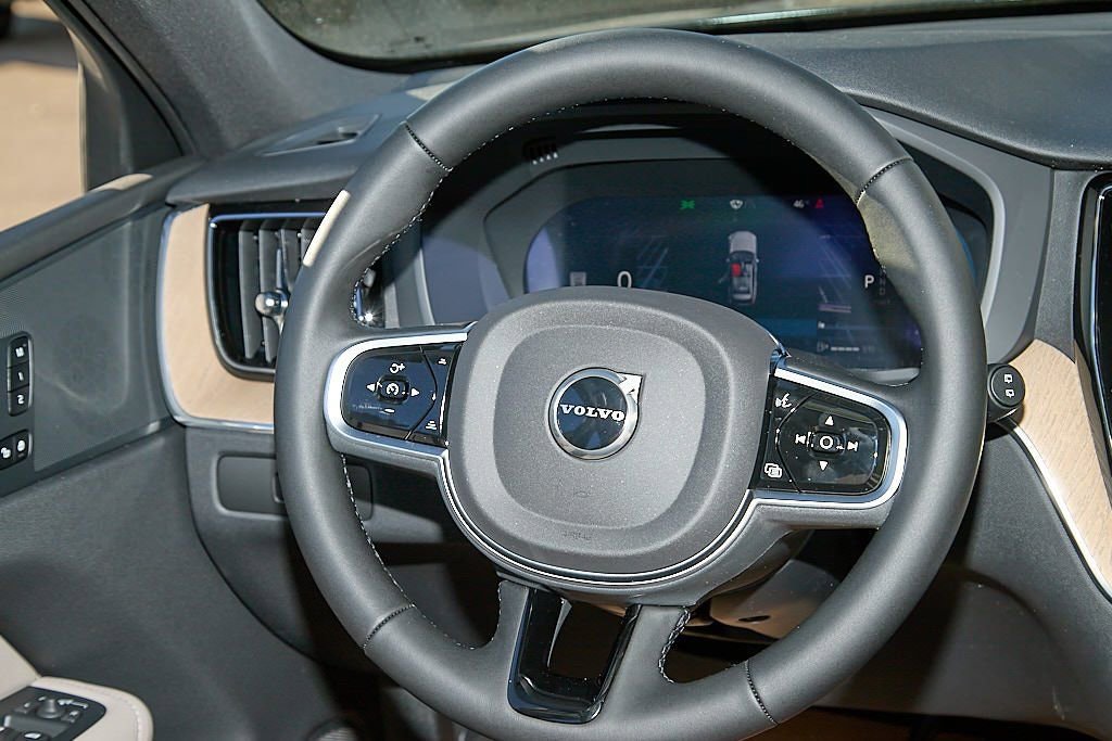 New 2026 Volvo XC60 B5 Plus w/ Climate Package image 24
