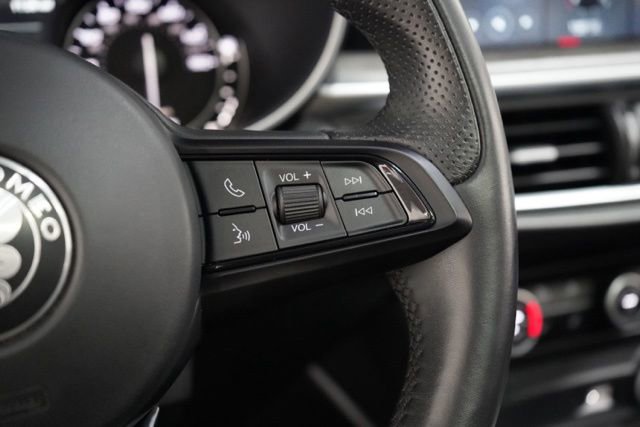 Used 2020 Alfa Romeo Stelvio Ti w/ Active Blind Spot Package AWD/4WD image 21