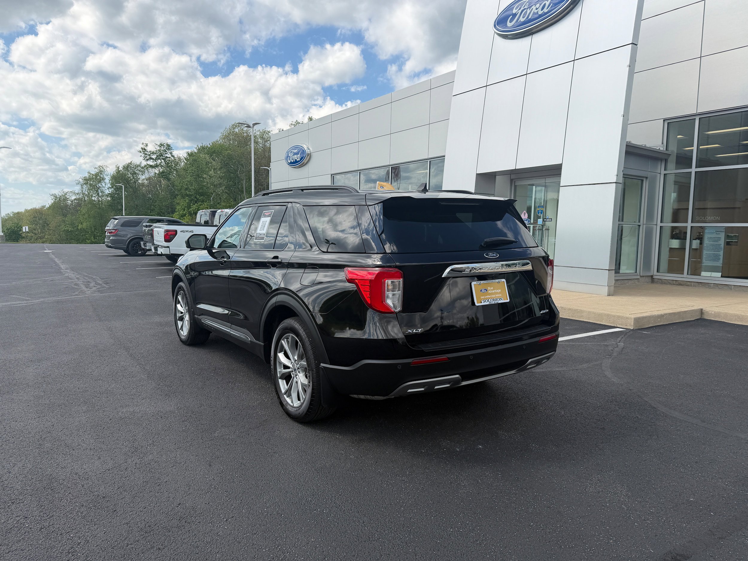 Certified 2021 Ford Explorer XLT w/ Equipment Group 202A AWD/4WD image 8