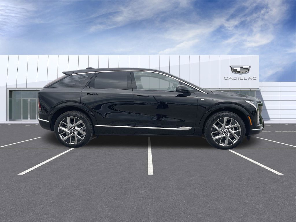 New 2027 Cadillac Optiq Luxury w/ LPO, Floor Liner Package AWD/4WD image 9