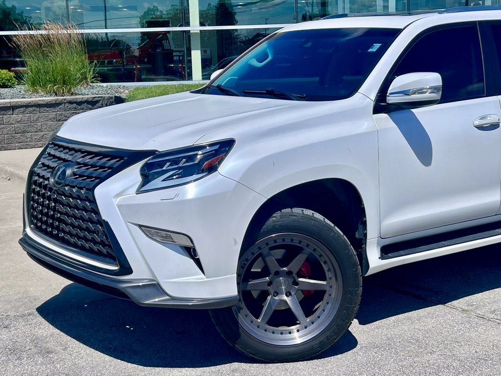 Used 2021 Lexus GX 460 Luxury w/ Sport Design Package AWD/4WD image 2
