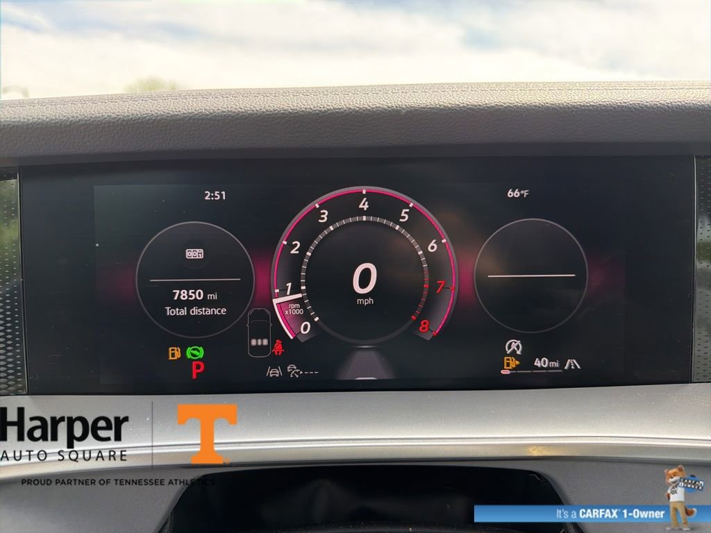 Used 2025 Volkswagen Tiguan SE w/ Panoramic Sunroof Package image 17