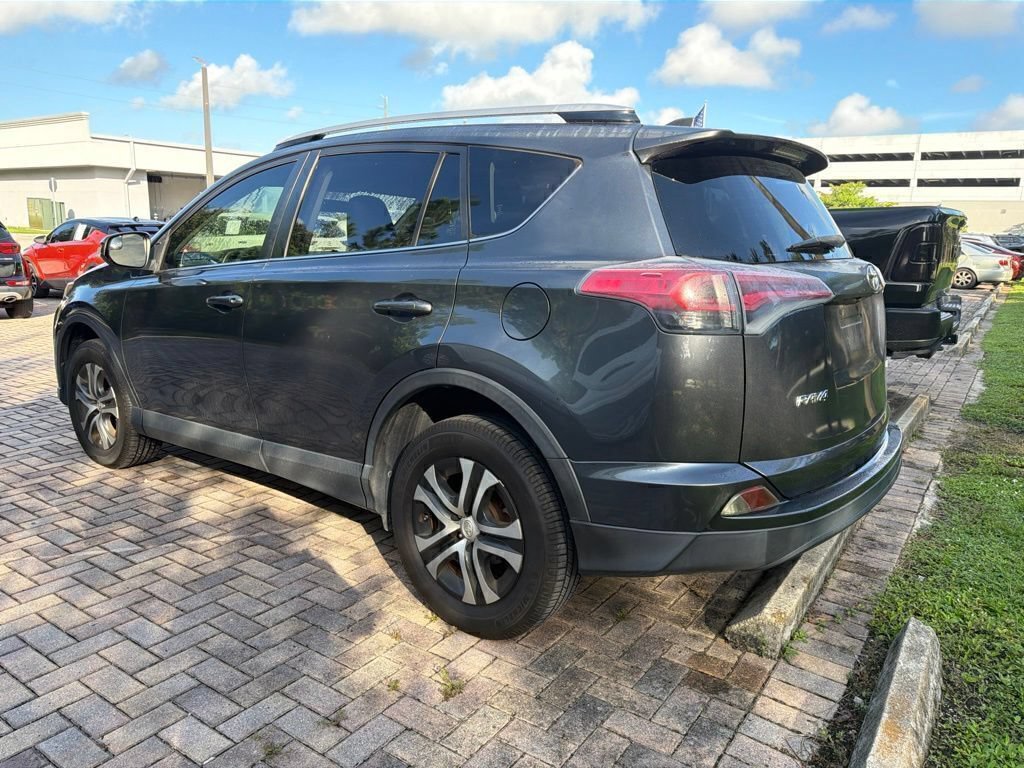 Used 2016 Toyota RAV4 LE FWD image 4