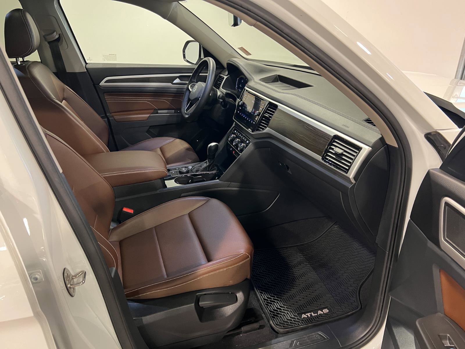 Used 2022 Volkswagen Atlas SE w/ Panoramic Sunroof Package image 38