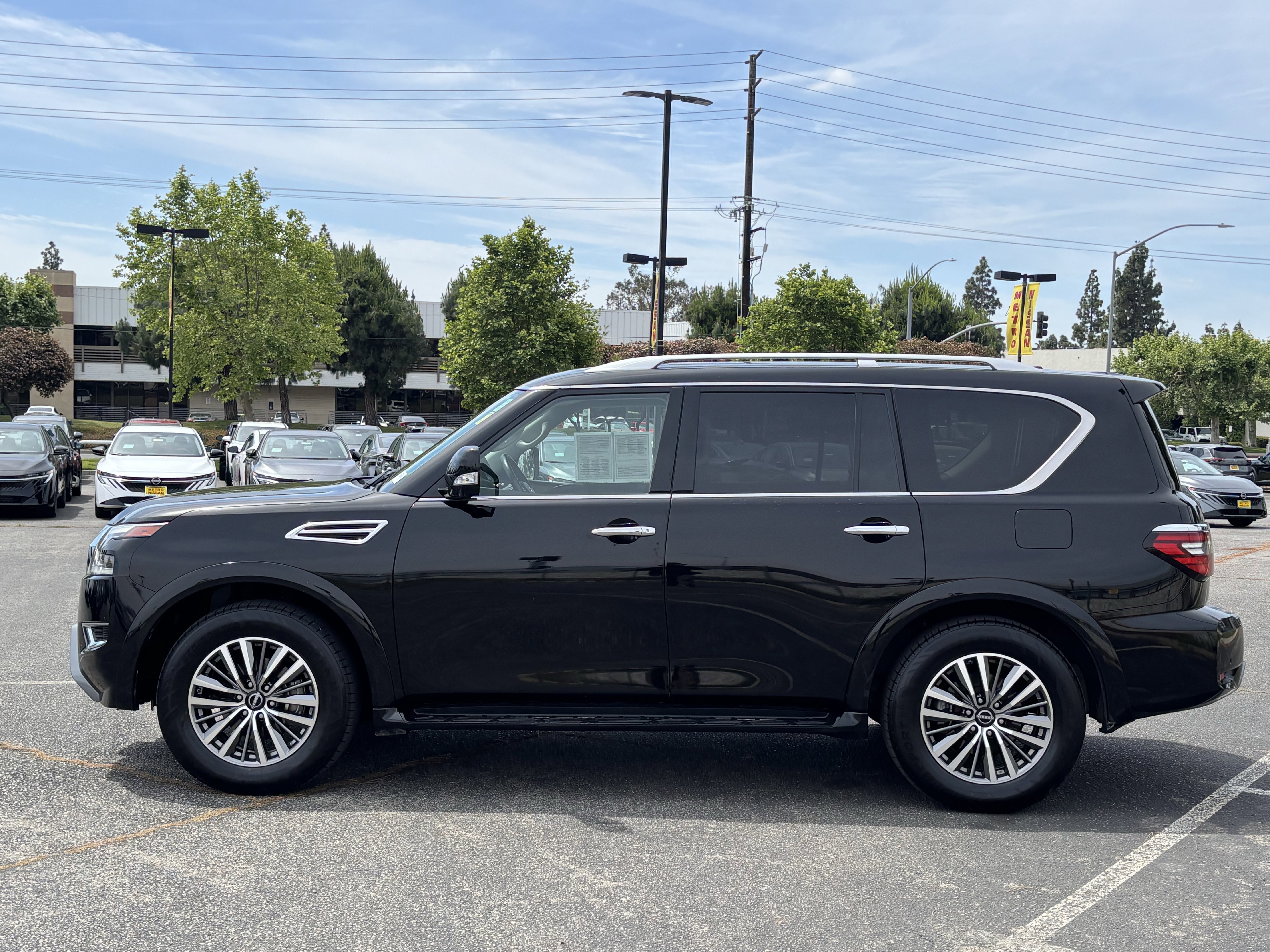 Used 2024 Nissan Armada SL w/ Captain's Chairs Package RWD image 6