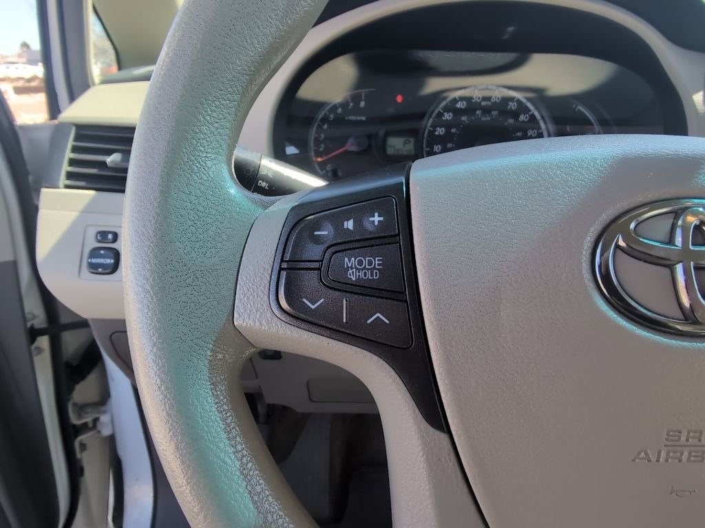 Used 2013 Toyota Sienna LE w/ Towing Pkg image 13