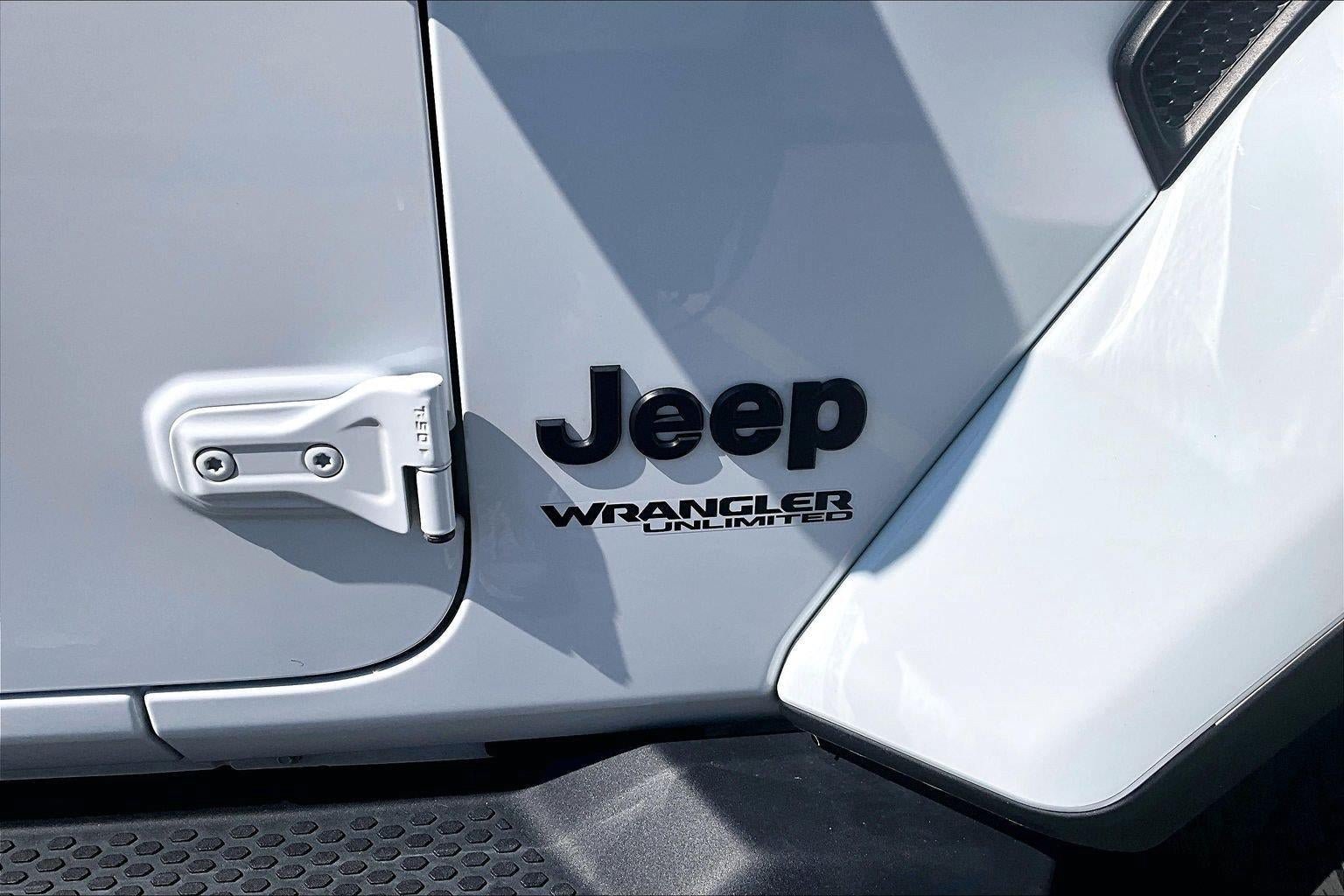 Used 2021 Jeep Wrangler Unlimited Sahara AWD/4WD image 8