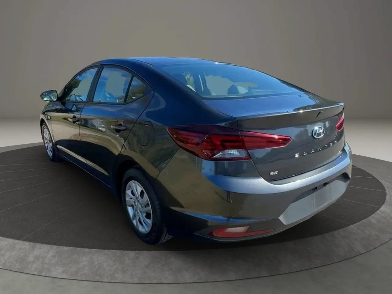 Used 2020 Hyundai Elantra SE FWD image 3
