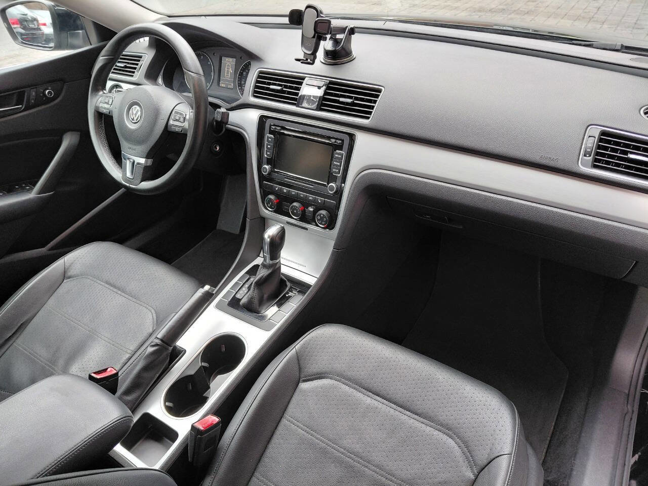 Used 2013 Volkswagen Passat TDI SE image 14