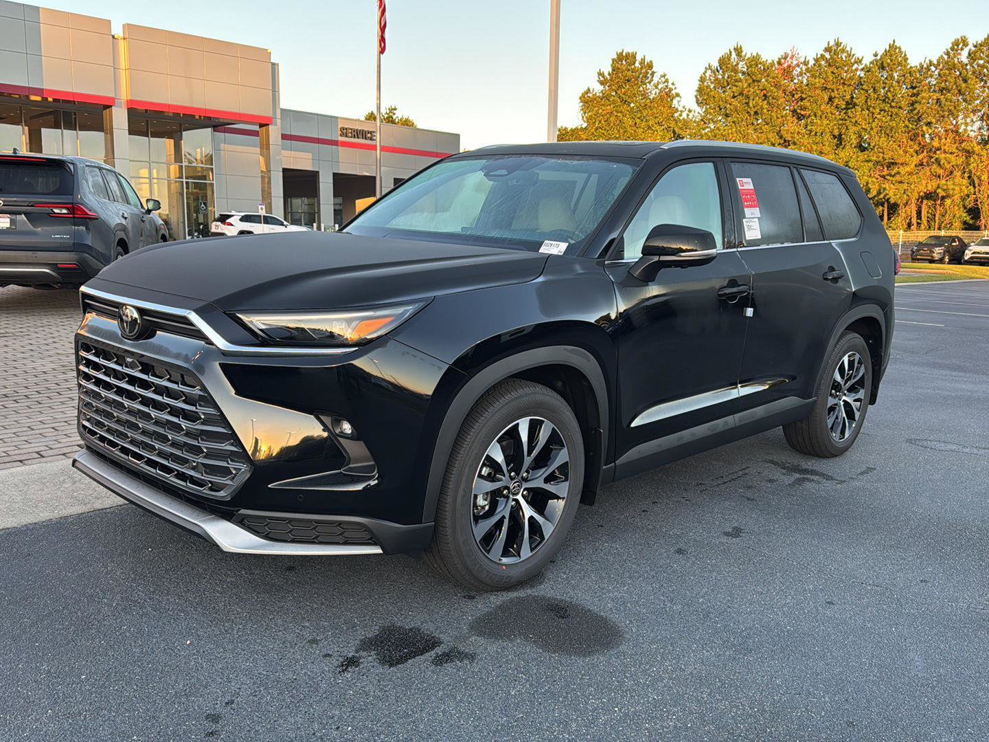 New 2026 Toyota Grand Highlander AWD Hybrid image 2