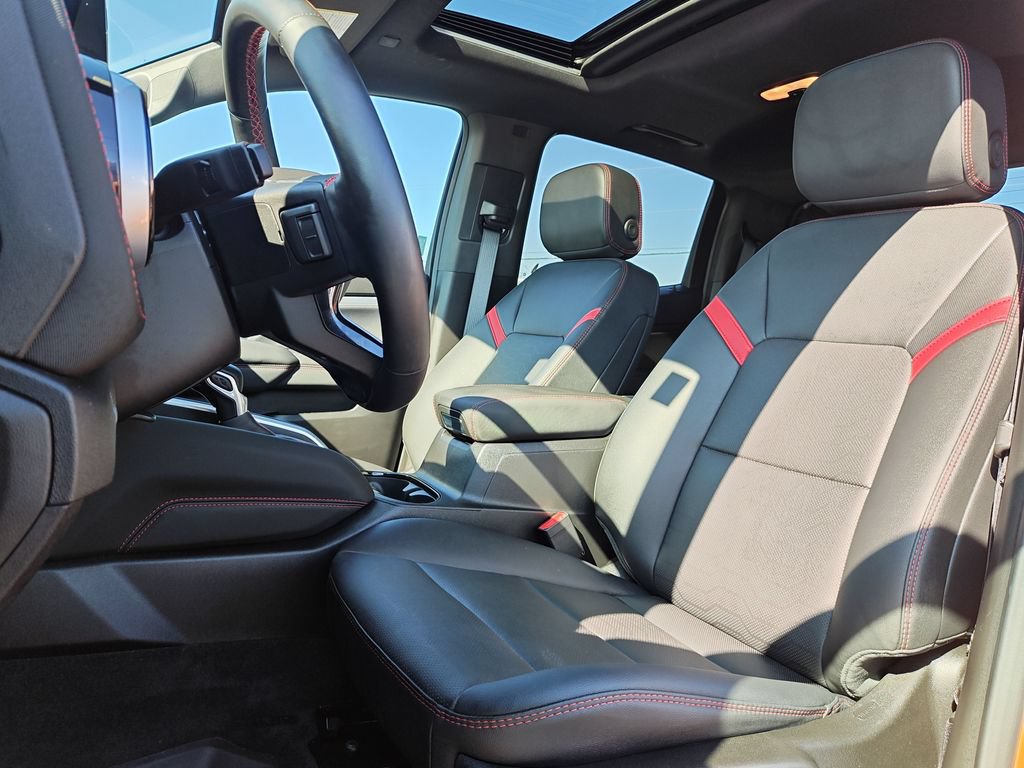 Used 2025 Chevrolet Colorado Z71 w/ Midnight Edition AWD/4WD image 13