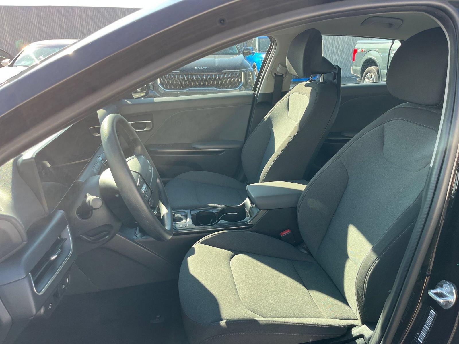 Used 2025 Kia K4 FWD image 35