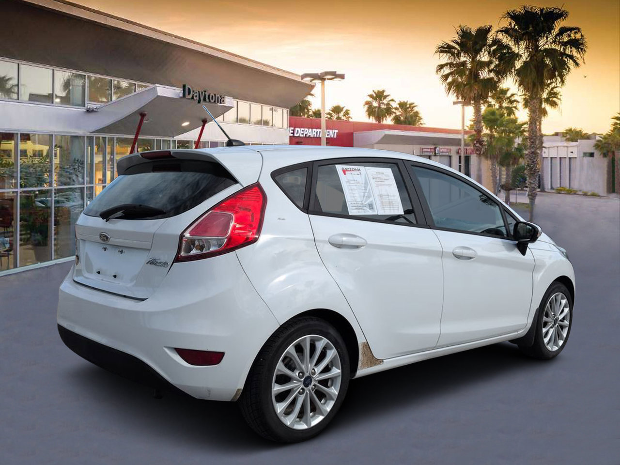 Used 2014 Ford Fiesta SE w/ Equipment Group 201A FWD image 3