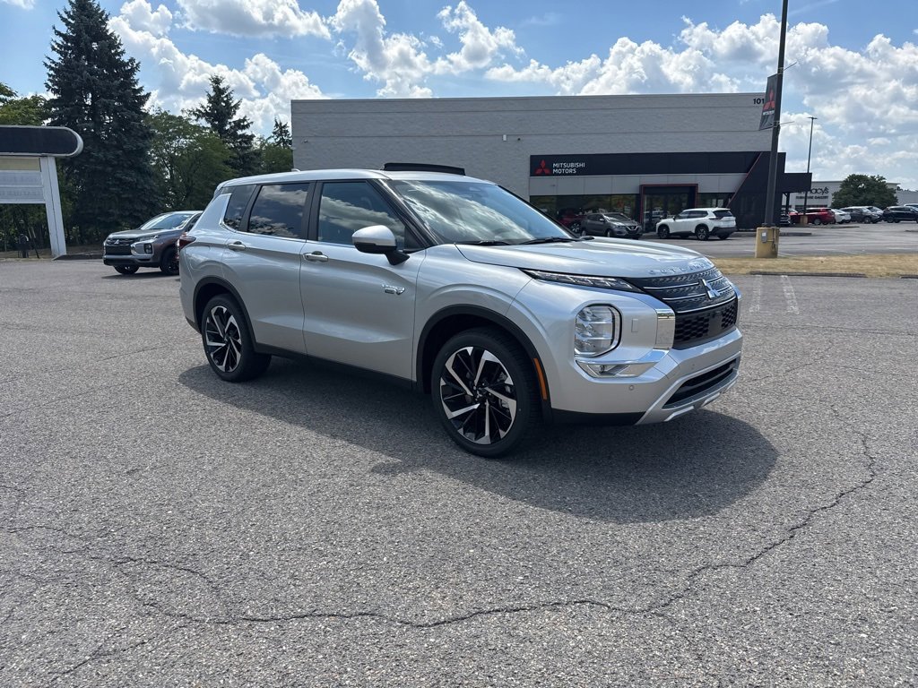 New 2025 Mitsubishi Outlander SE image 3