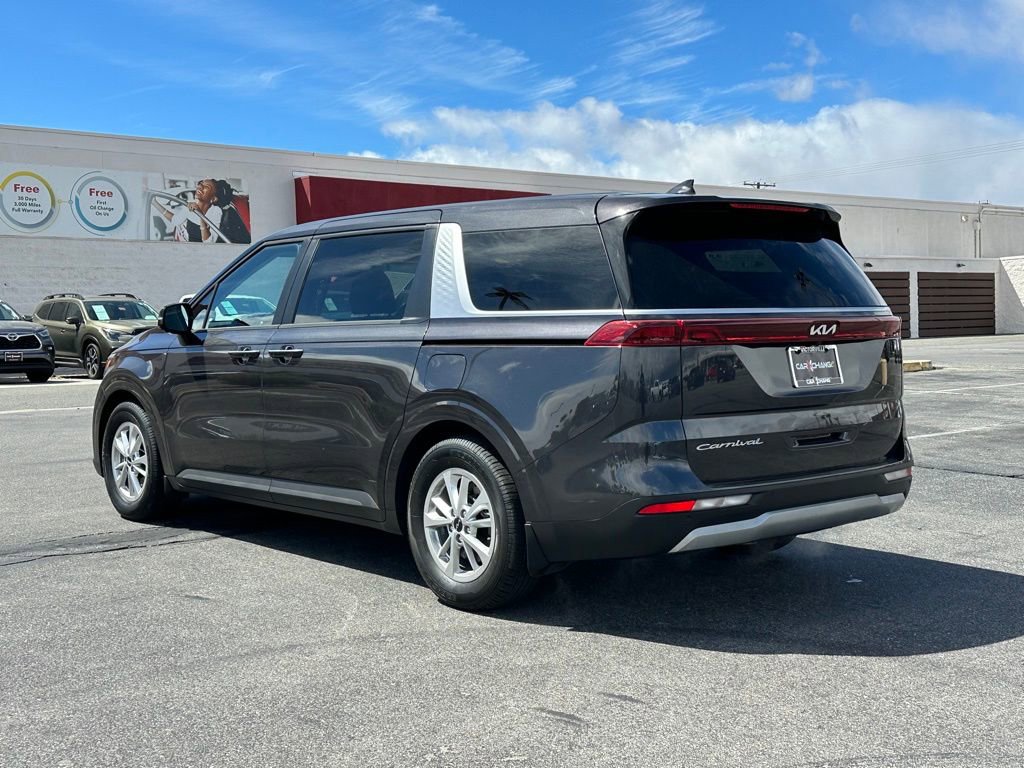 Used 2022 Kia Carnival LX image 5
