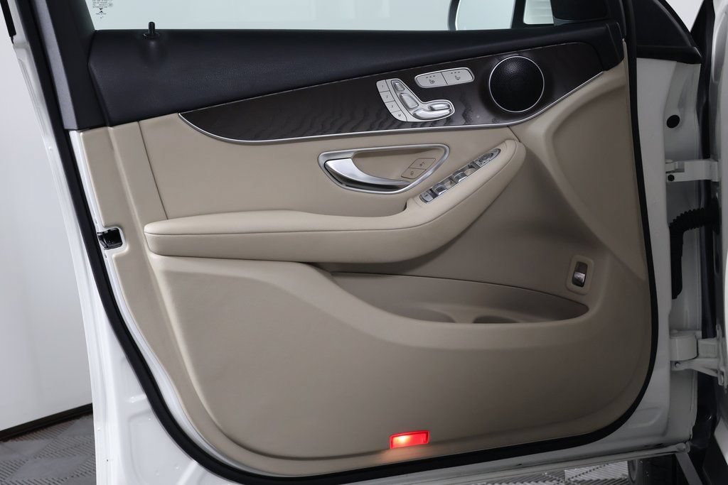 Used 2019 Mercedes-Benz GLC 300 image 12