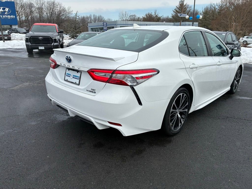 Used 2020 Toyota Camry SE w/ Sunroof Package image 7