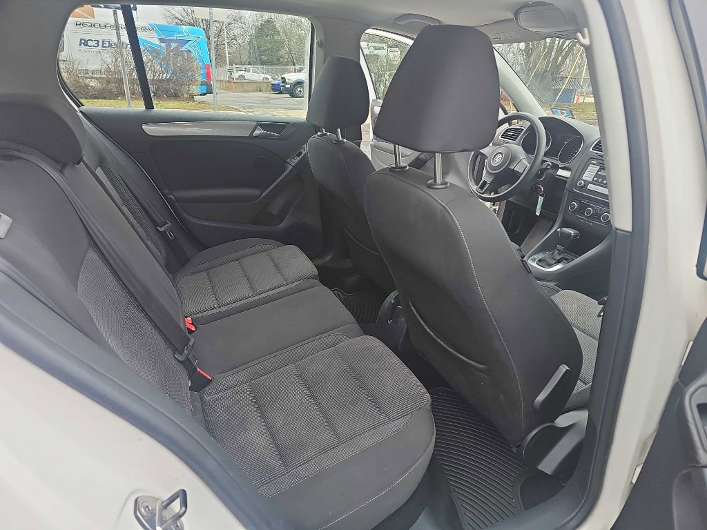 Used 2010 Volkswagen Golf 4-Door image 13