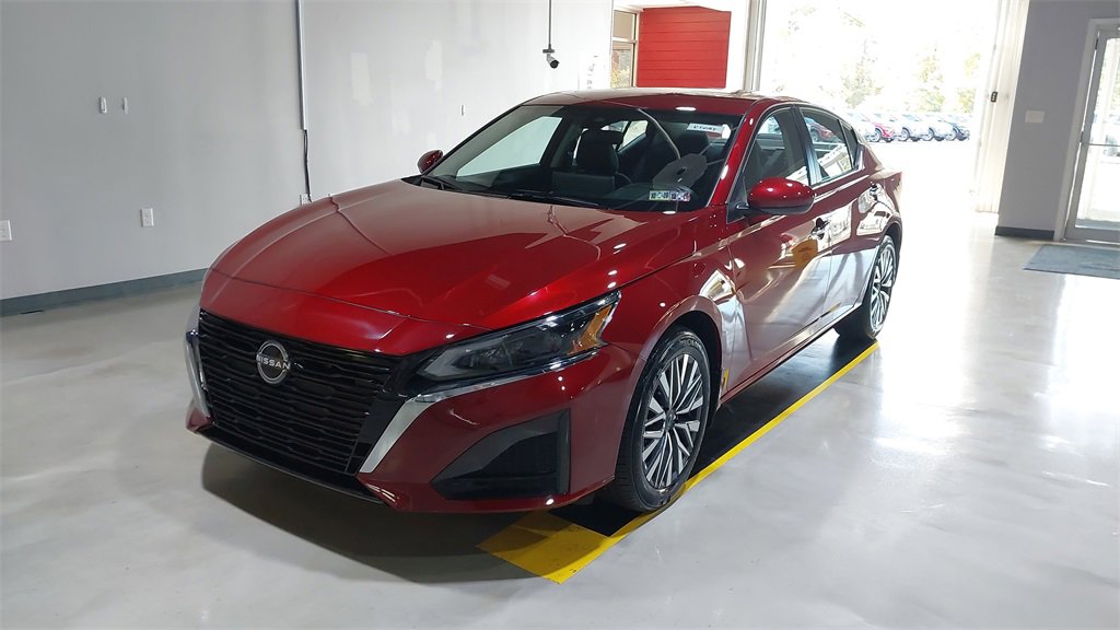 Used 2024 Nissan Altima 2.5 SV w/ SV Premium Package image 18