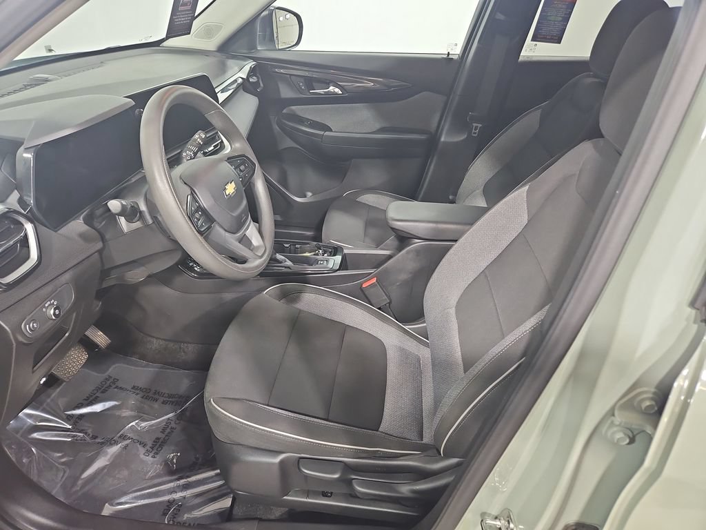 Used 2025 Chevrolet TrailBlazer LS w/ LS Convenience Package AWD/4WD image 10