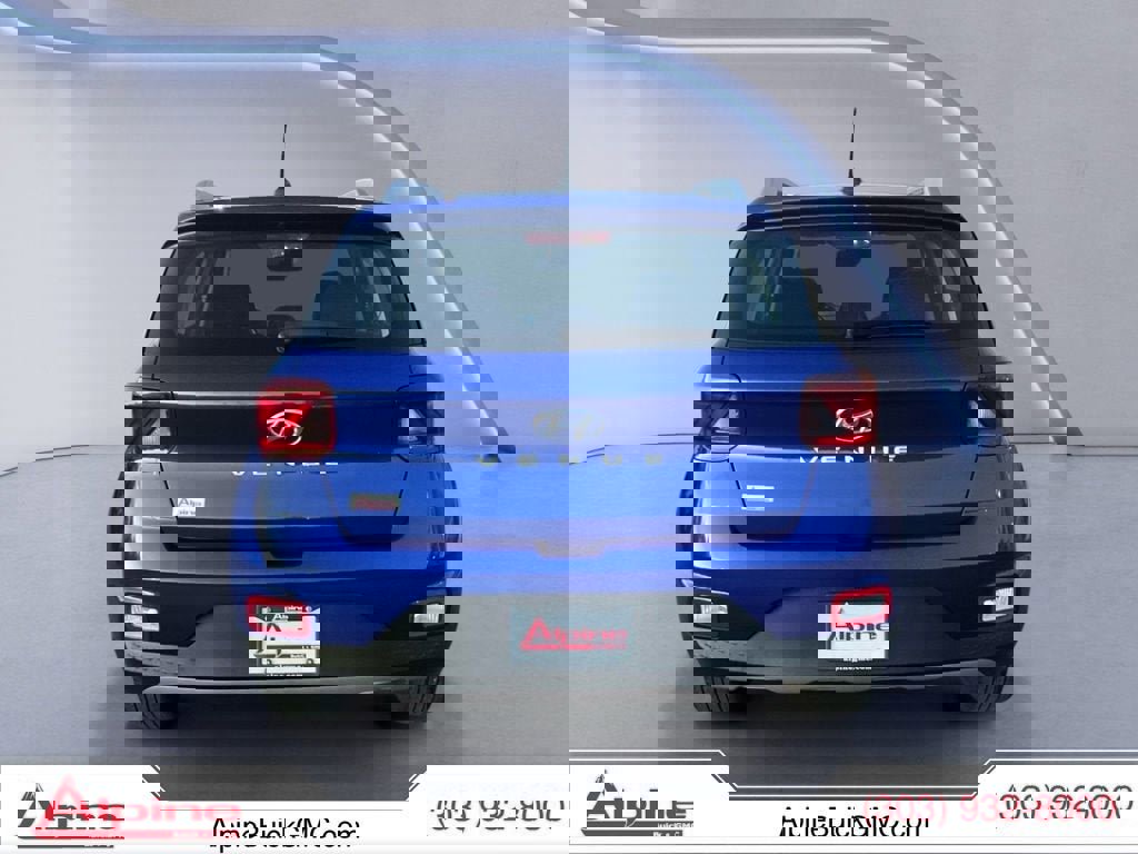 Used 2025 Hyundai Venue SEL image 4