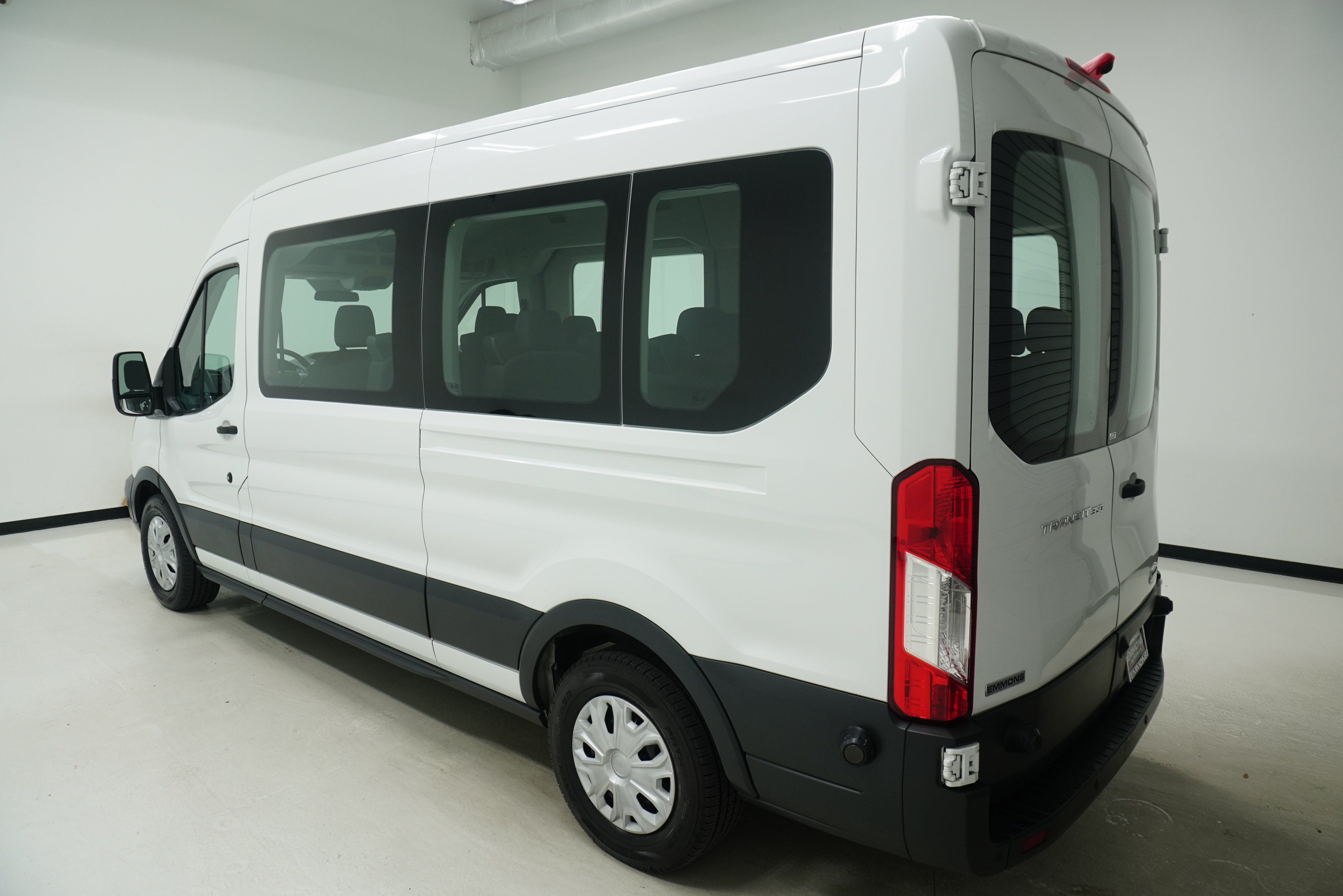 Used 2017 Ford Transit 350 XL RWD image 4