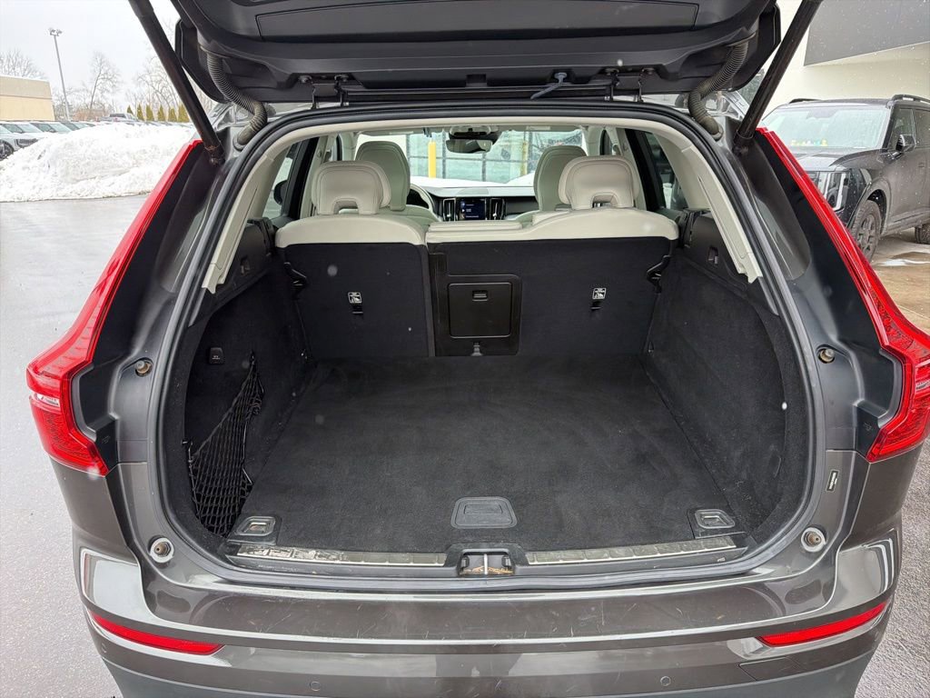 Used 2021 Volvo XC60 T5 Momentum image 17