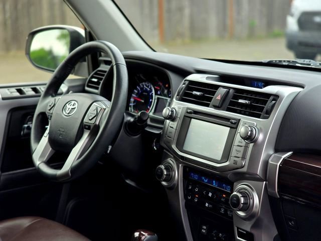 Used 2018 Toyota 4Runner Limited AWD/4WD image 17