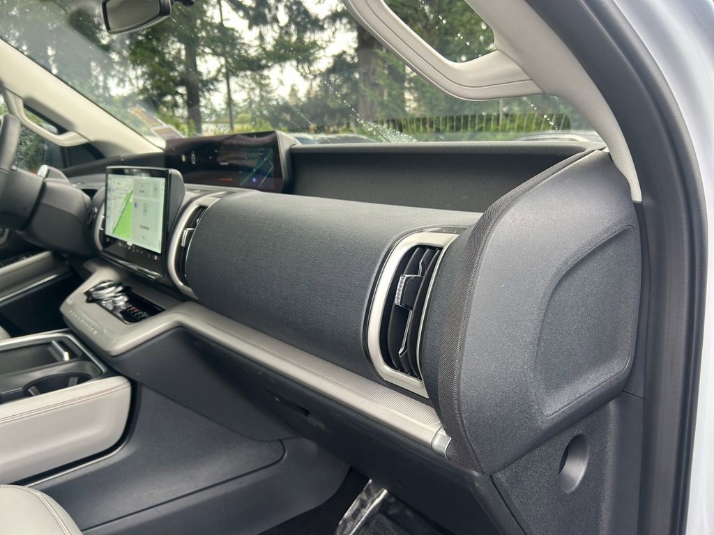 Used 2025 Ford Expedition Active image 26