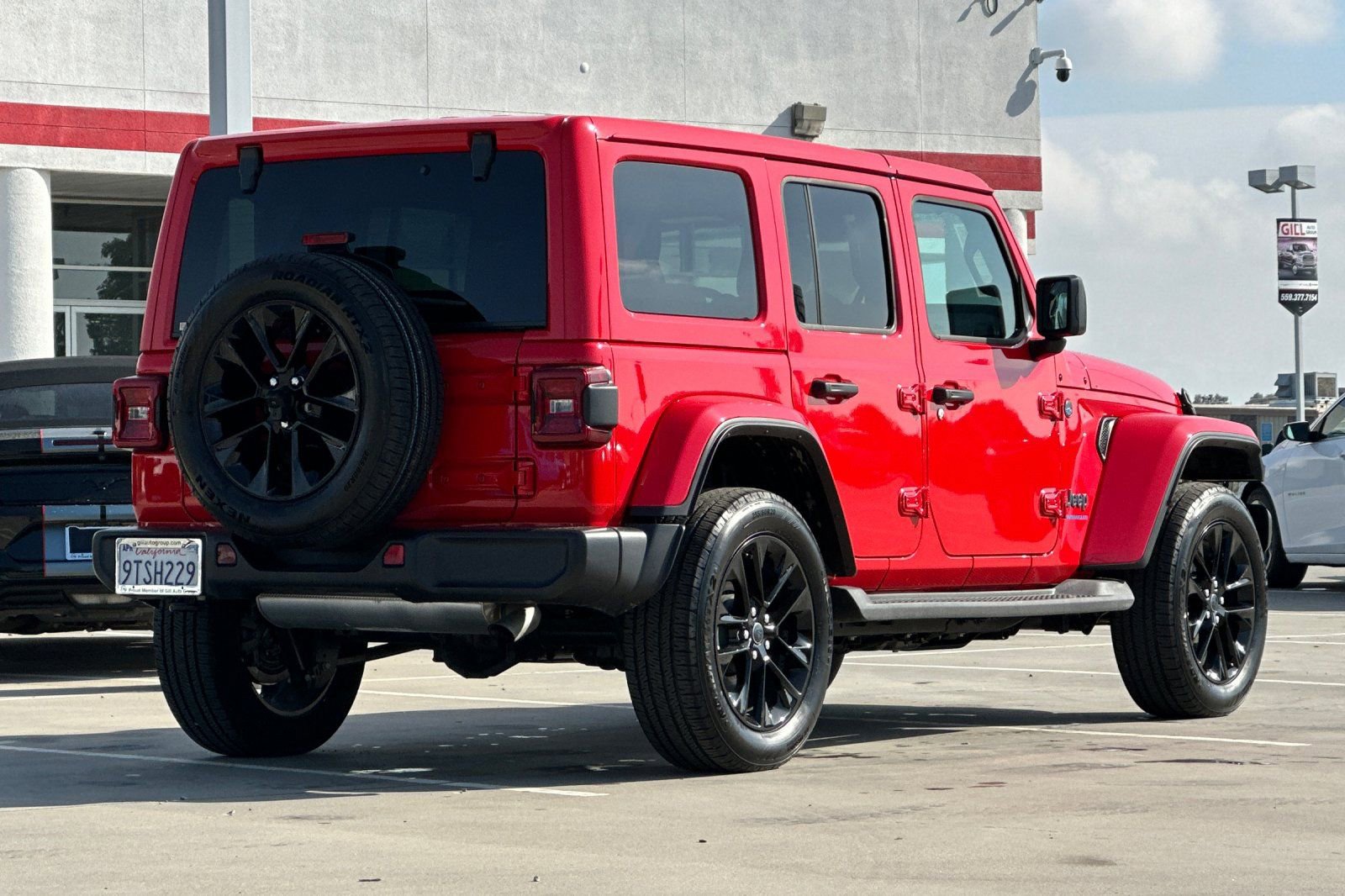Used 2025 Jeep Wrangler Unlimited Sahara image 6