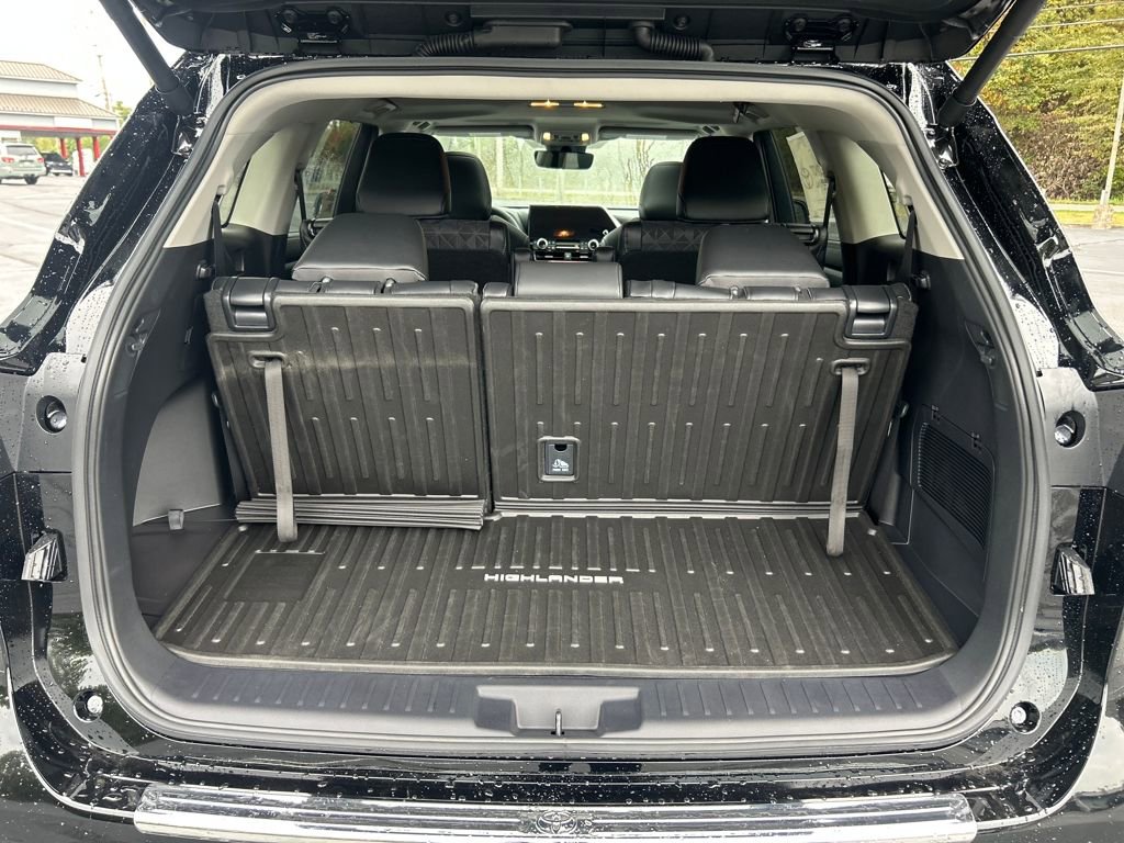 New 2025 Toyota Highlander XLE image 29