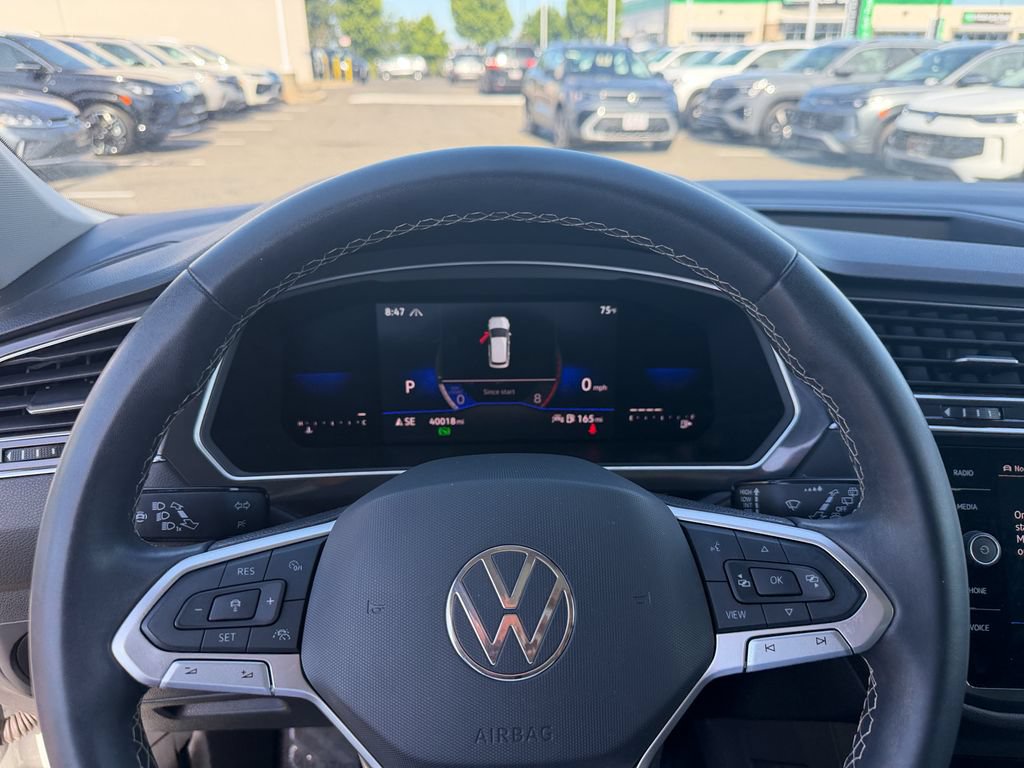 Used 2023 Volkswagen Tiguan SE w/ Panoramic Sunroof Package AWD/4WD image 14