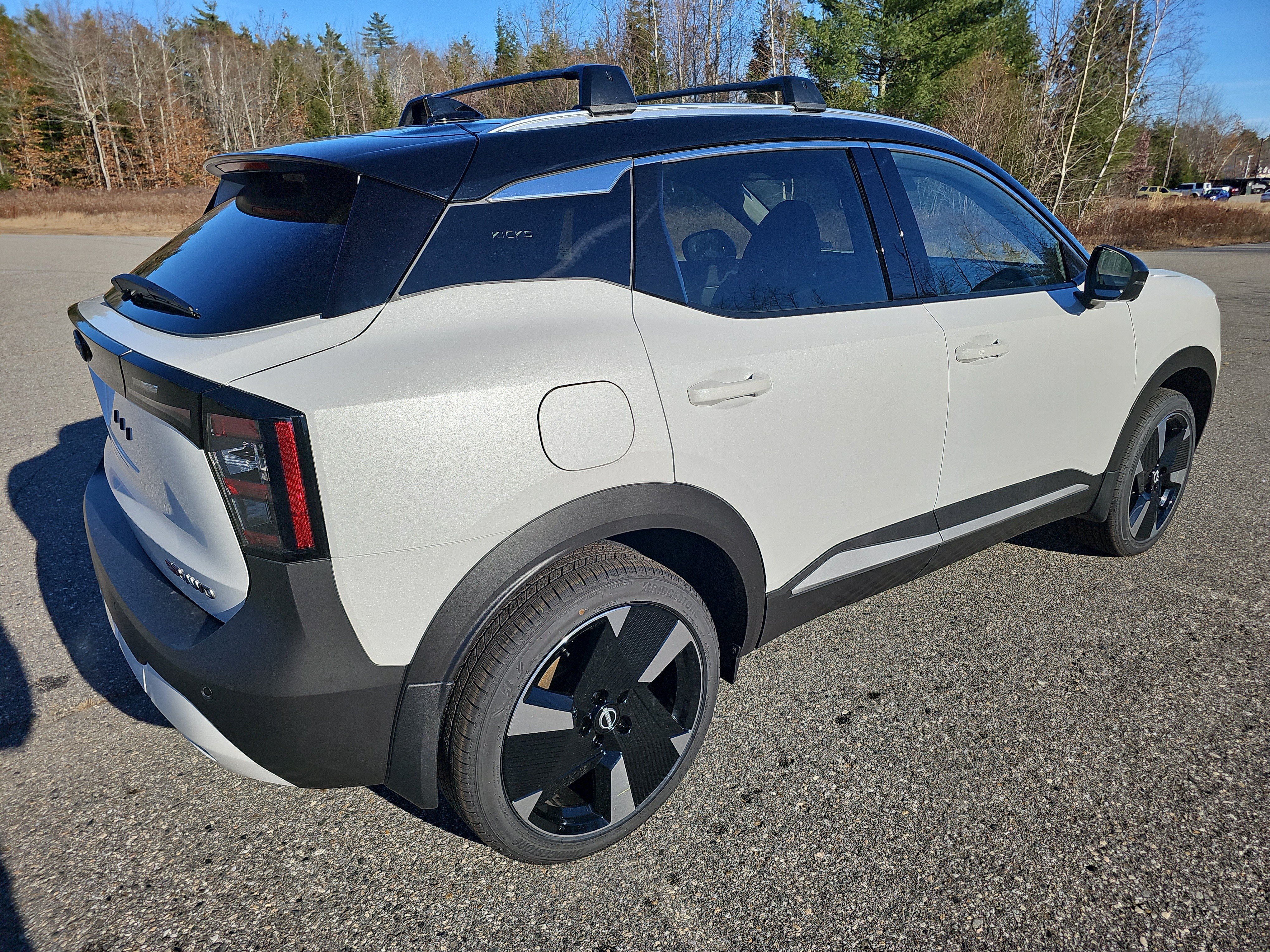 New 2026 Nissan Kicks SR w/ Cold Weather Package AWD/4WD image 7