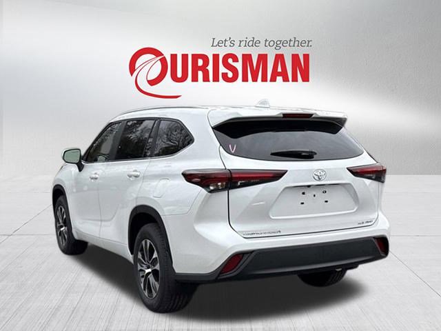 Used 2026 Toyota Highlander XLE image 4