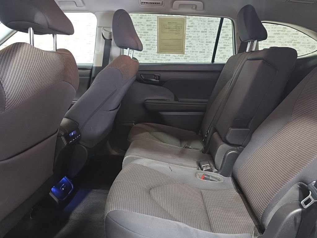 Used 2023 Toyota Highlander LE image 14
