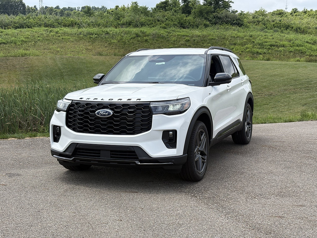 New 2026 Ford Explorer ST-Line w/ ST-Line Street Pack