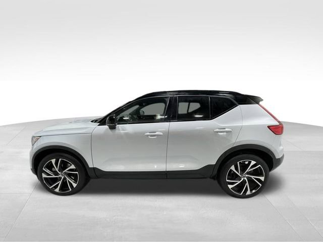 Used 2022 Volvo XC40 T5 R-Design w/ Climate Package image 3