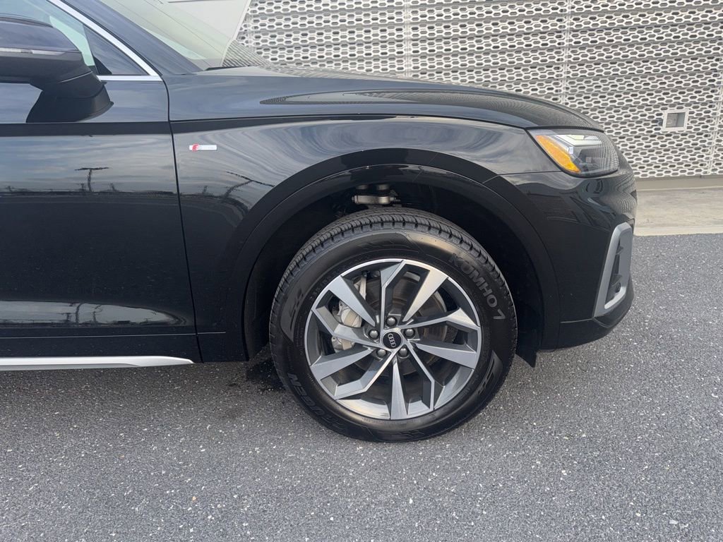 Certified 2025 Audi Q5 2.0T Premium Plus w/ Premium Plus Package image 3