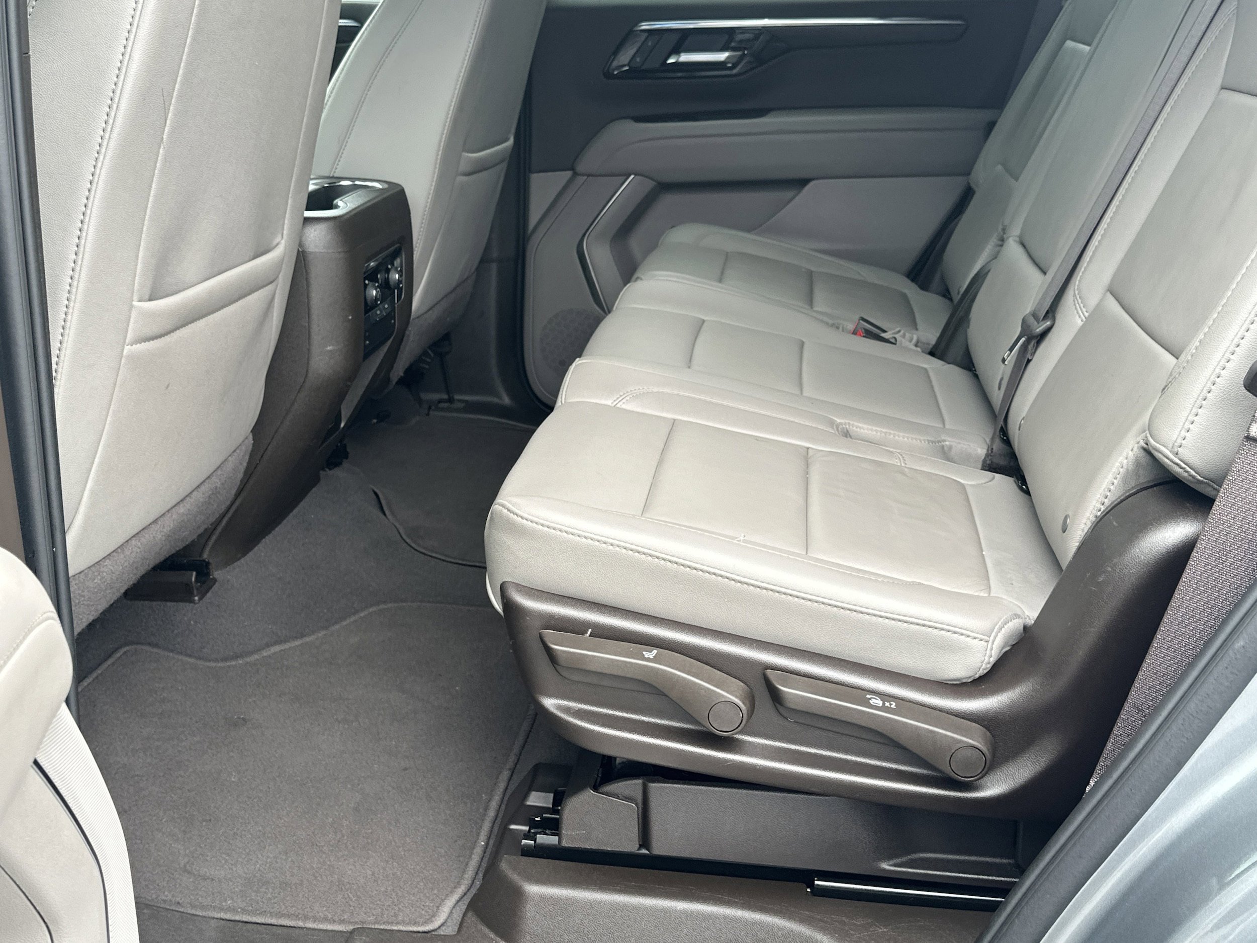Used 2025 Chevrolet Tahoe LT RWD image 21
