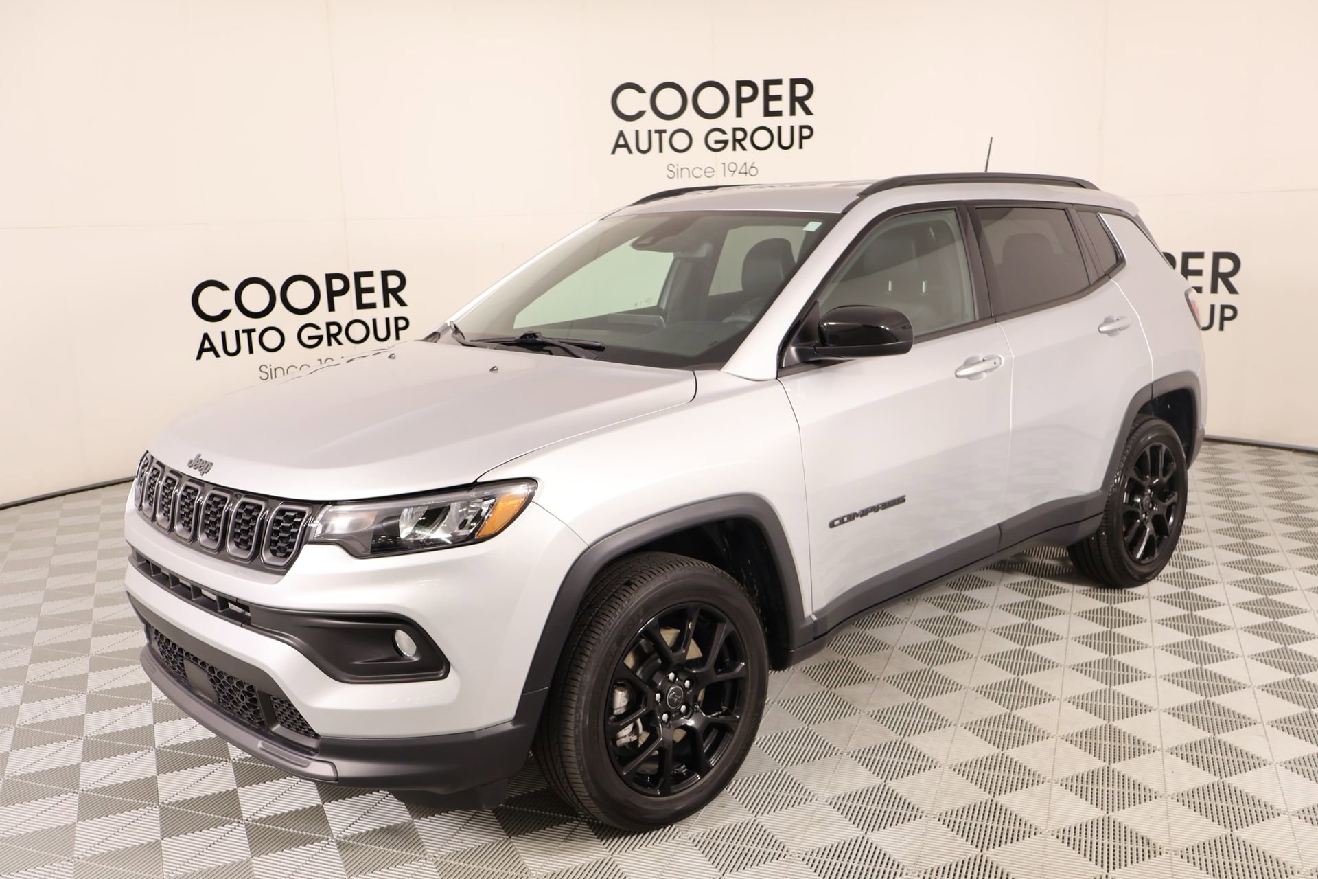 Used 2025 Jeep Compass Latitude w/ Altitude Special Edition AWD/4WD image 10