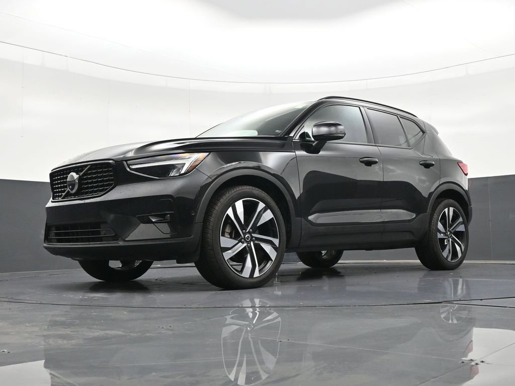 Used 2023 Volvo XC40 B4 Ultimate image 23