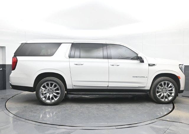 Used 2021 GMC Yukon XL Denali AWD/4WD image 15
