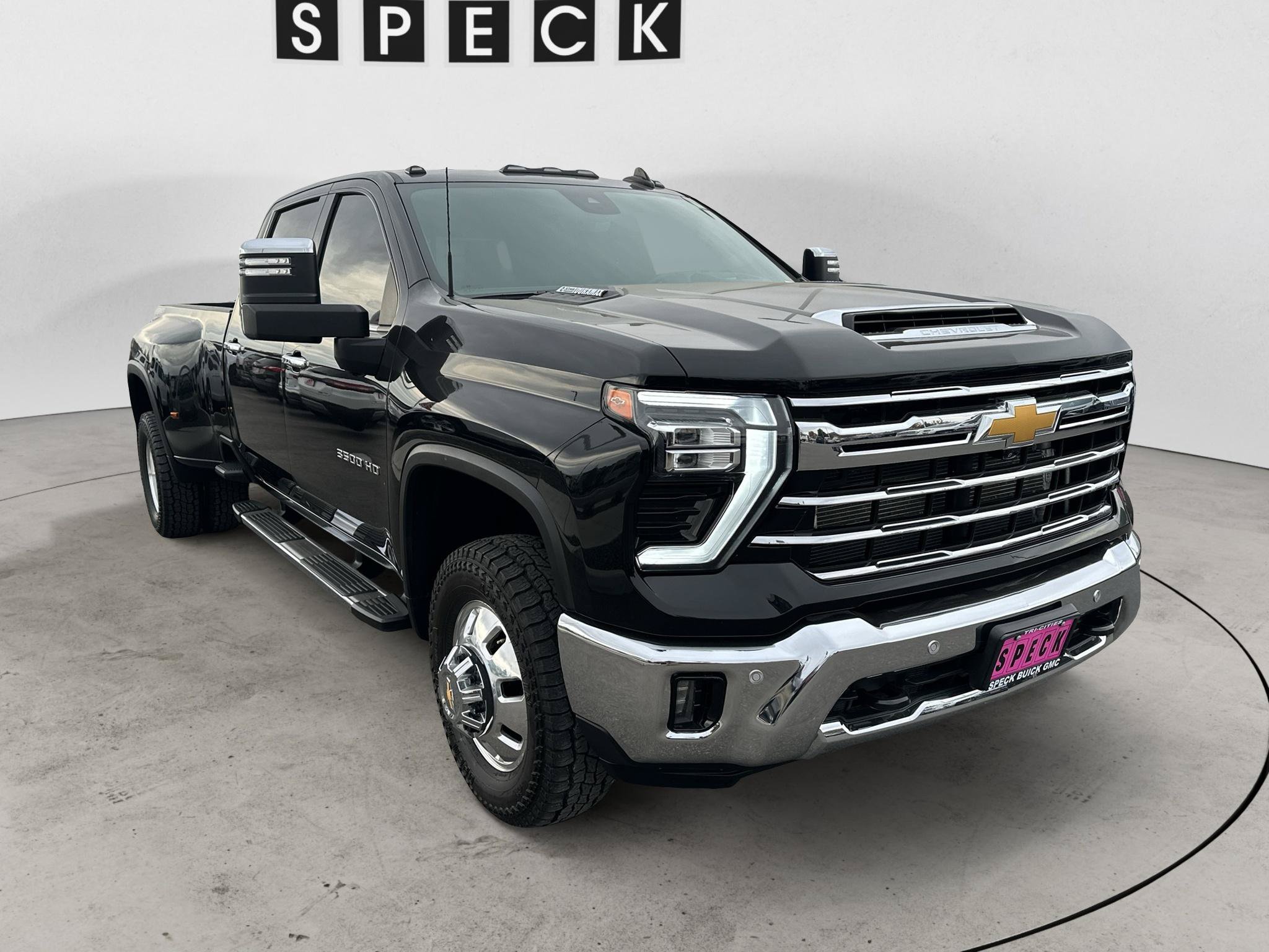 Used 2024 Chevrolet Silverado 3500 LTZ w/ LTZ Plus Package AWD/4WD image 7